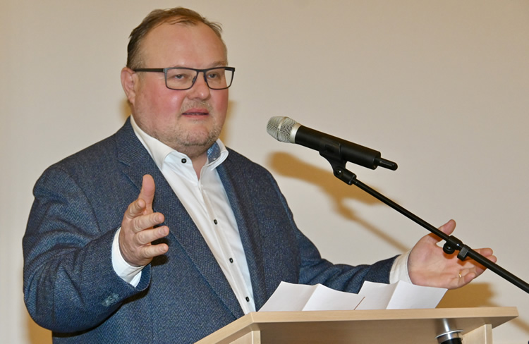 Der Kammersteiner Bürgermeister Wolfram Göll präsentierte sich nach Ansicht sehr vieler Besucher am souveränsten und inhaltlich am klarsten. (Foto: Robert Schmitt)